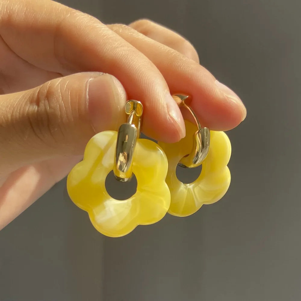 Florella – Créoles en fleur de résine élégante