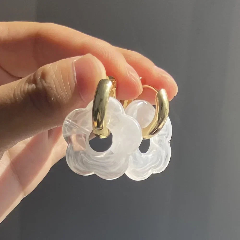 Florella – Créoles en fleur de résine élégante
