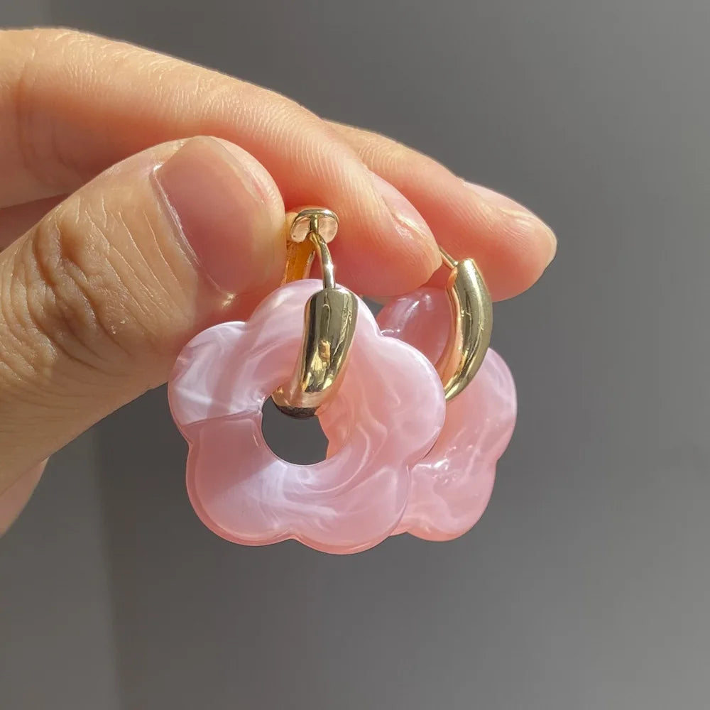 Florella – Créoles en fleur de résine élégante