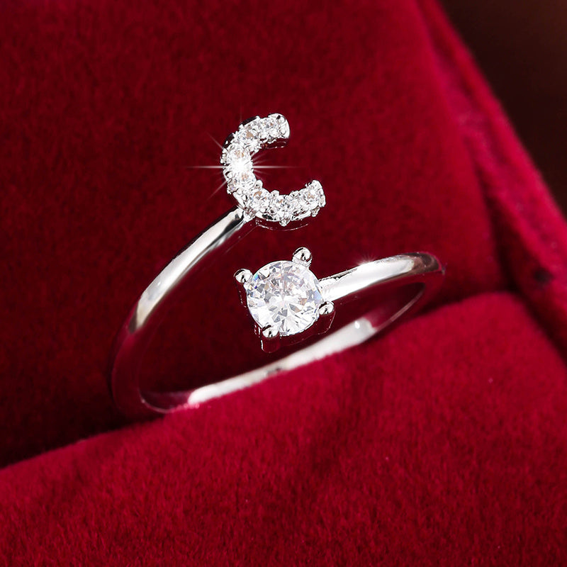 Nova – Bague ouverte moderne avec initiale et zircon