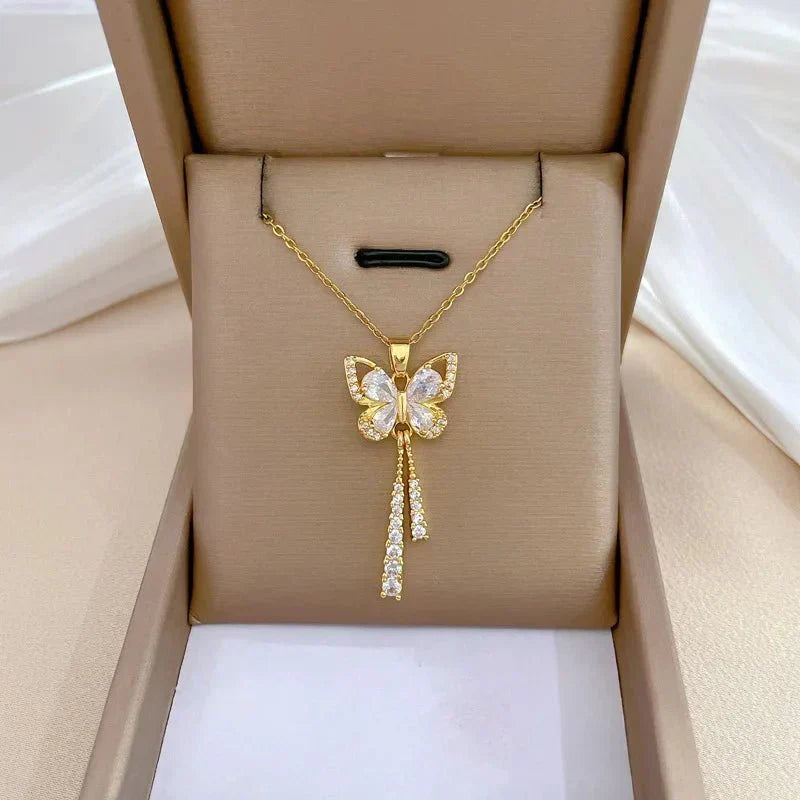 Avie – Collier brillant de papillon en diamants