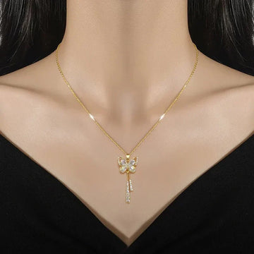 Avie – Collier brillant de papillon en diamants