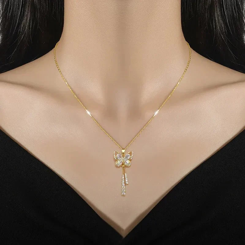 Avie – Collier brillant de papillon en diamants