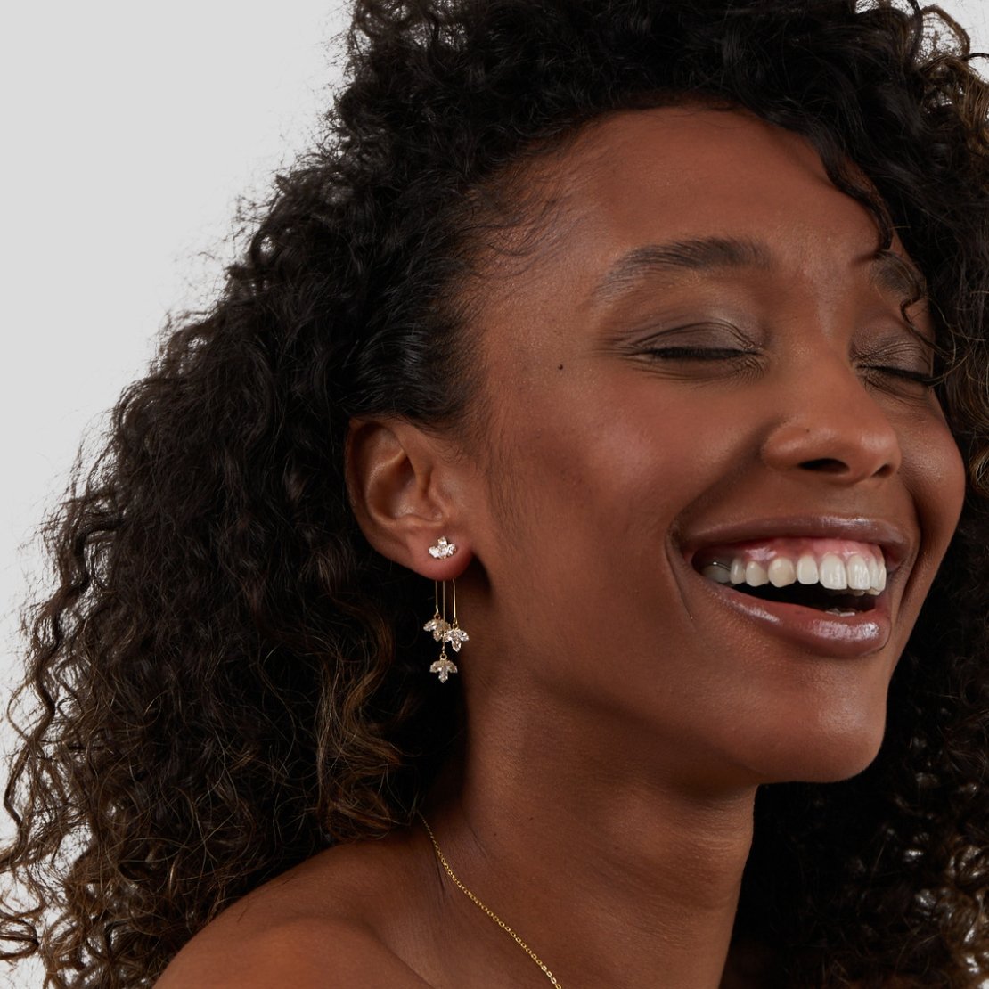 Maia - Boucles d'oreilles en cristal en forme de lotus avec cascade