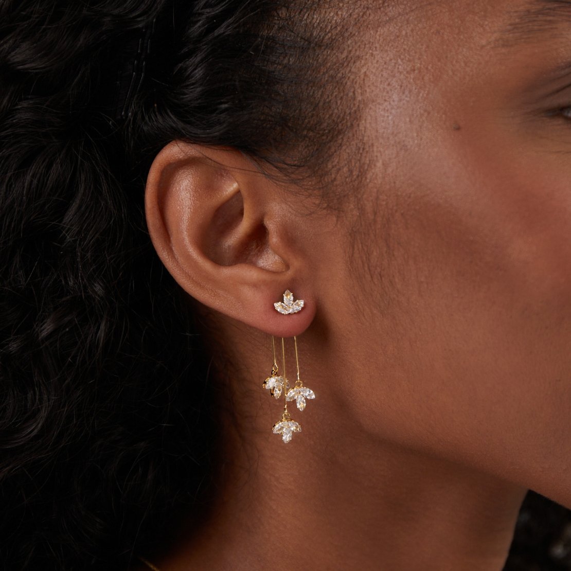 Maia - Boucles d'oreilles en cristal en forme de lotus avec cascade