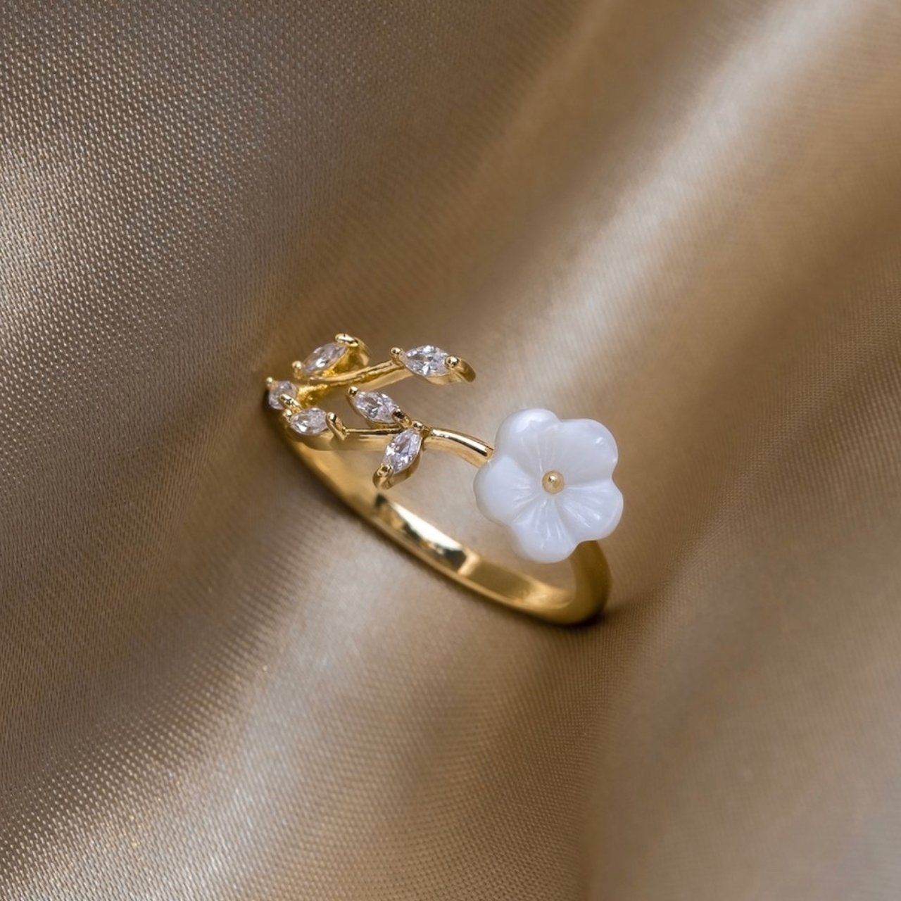 Bague Fleur Sauvage - Bague Pétale en Cristal de Coquillage
