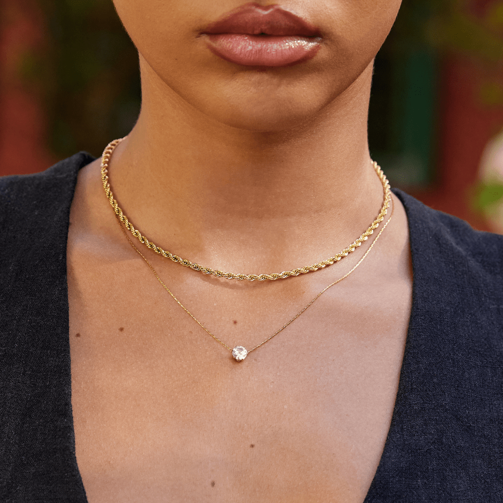 Amaris – collier doré avec cristal rond élégant