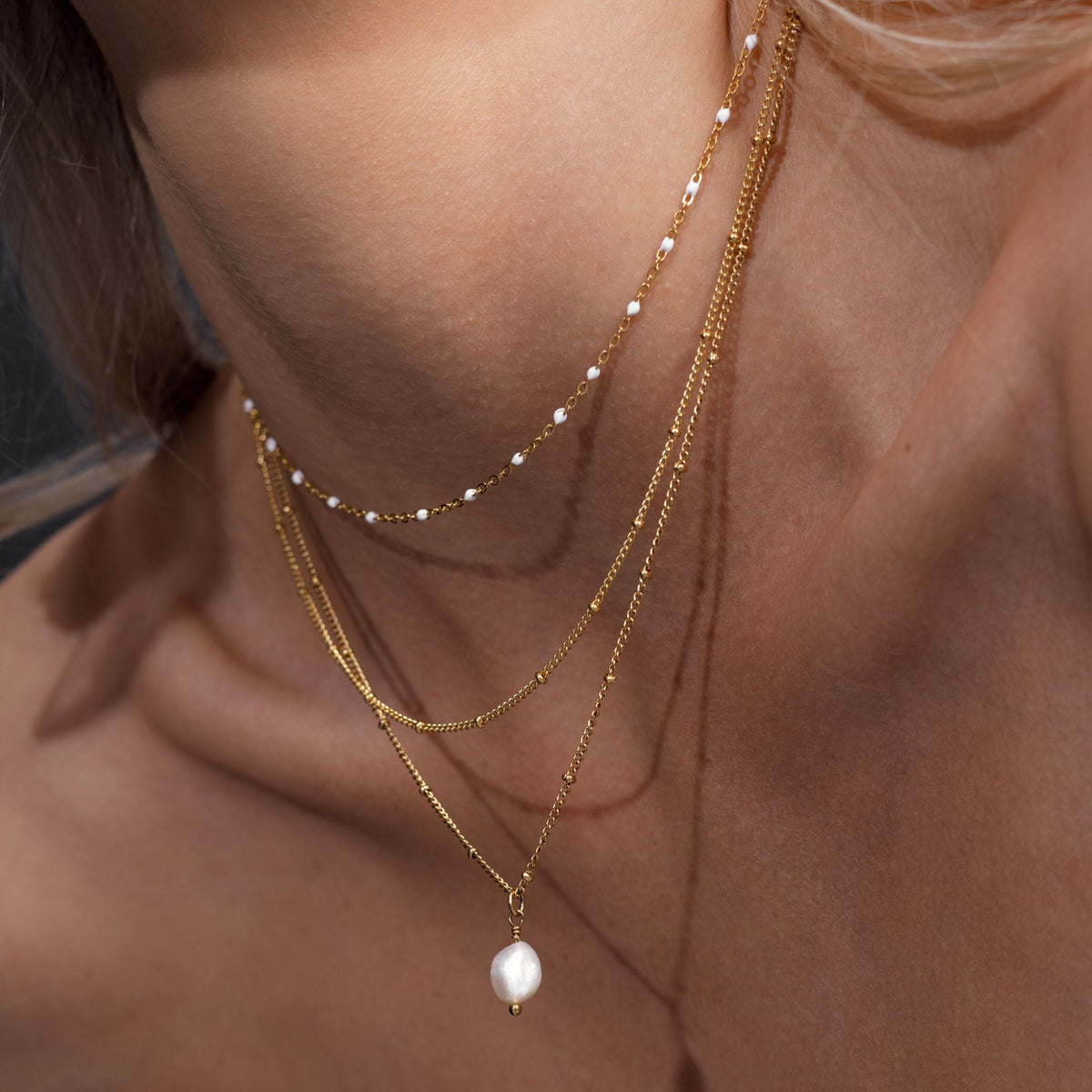 Aveline – Collier double avec perles dorées et émail