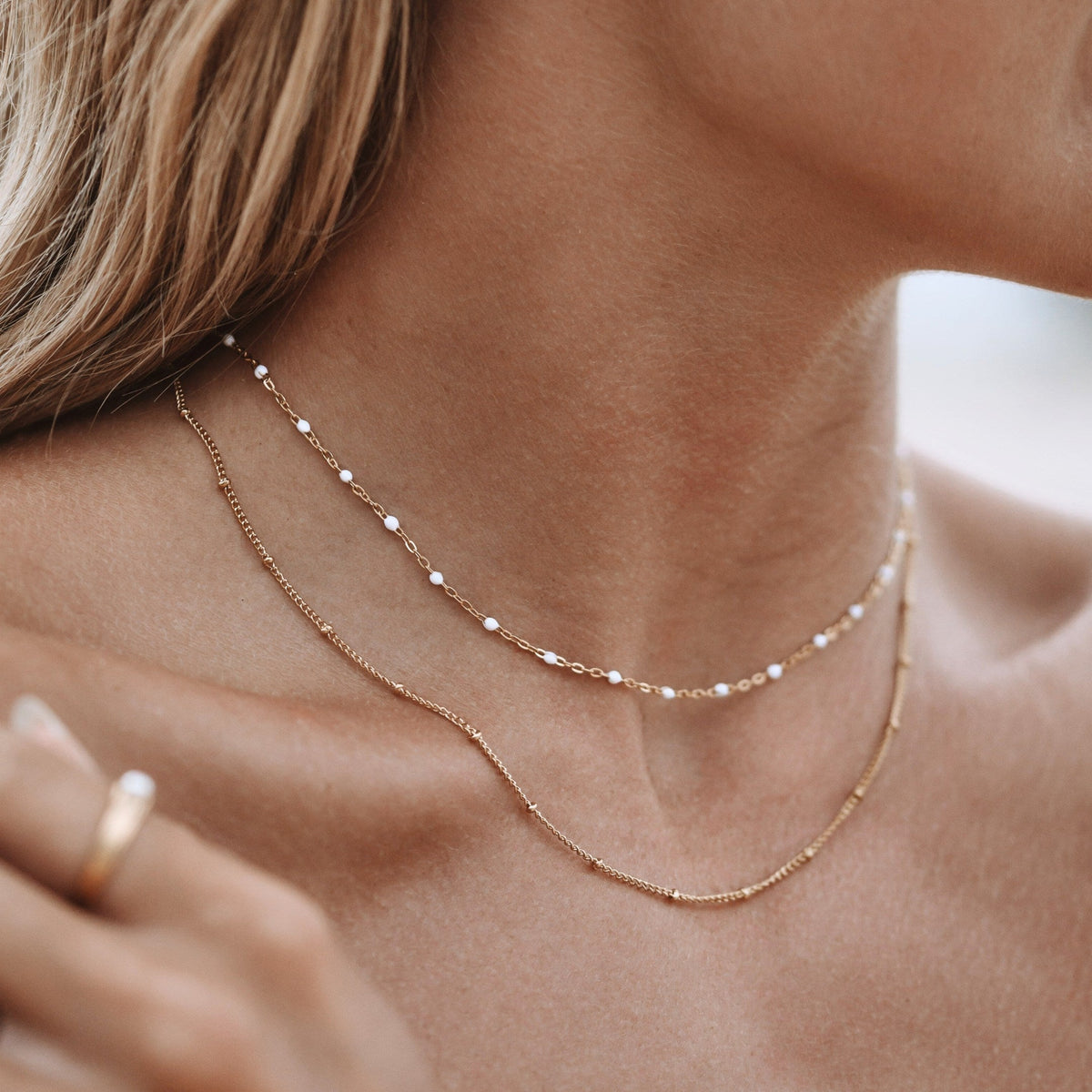 Aveline – Collier double avec perles dorées et émail