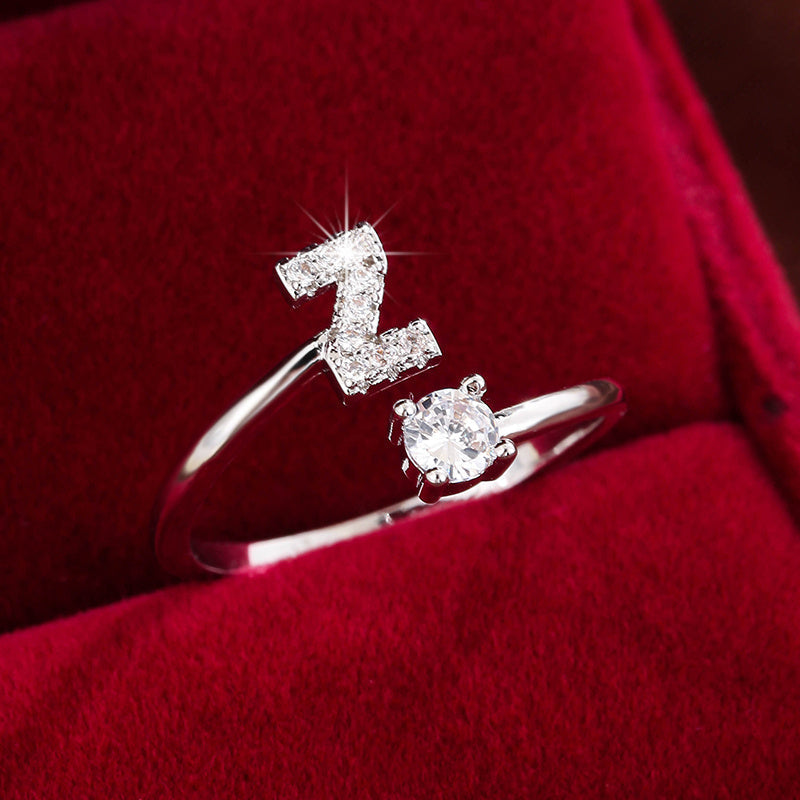Nova – Bague ouverte moderne avec initiale et zircon
