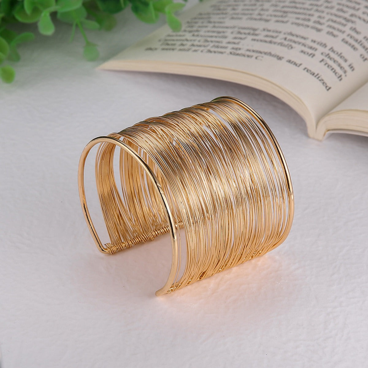 Nadine – Bracelet doré de style vintage