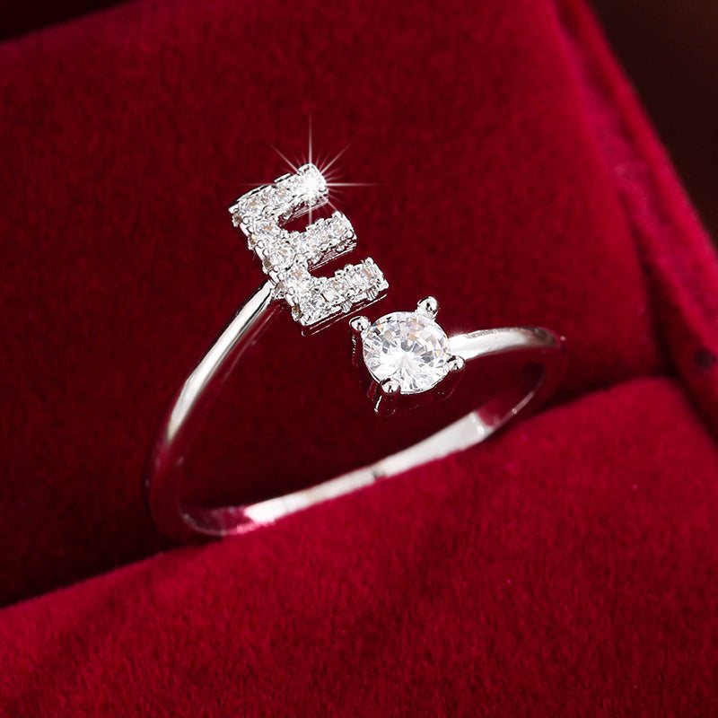 Nova – Bague ouverte moderne avec initiale et zircon