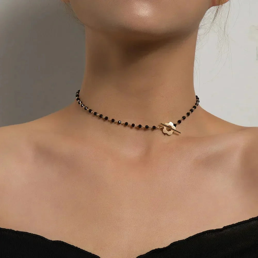Naya - Collier choker floral avec fermoir en fleurs
