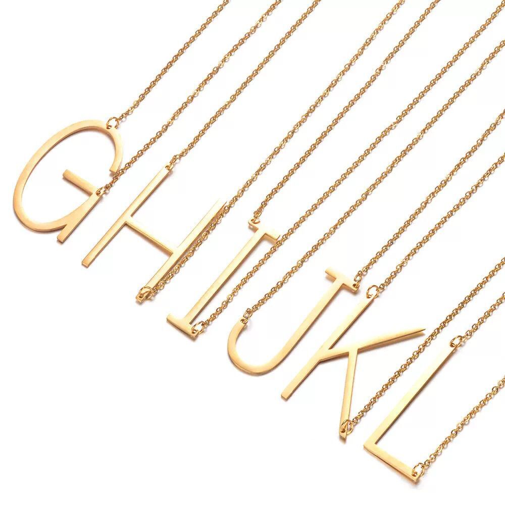 Inez – Collier avec initiale déclarative