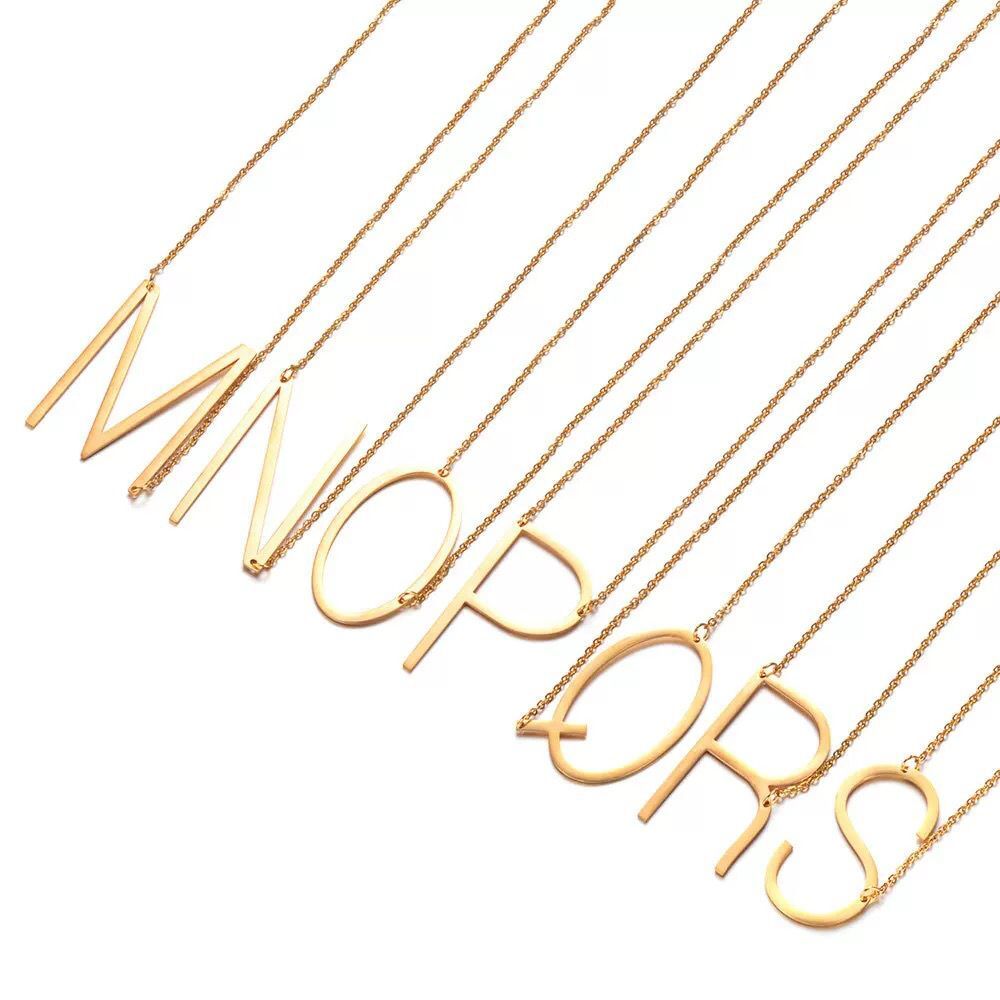 Inez – Collier avec initiale déclarative