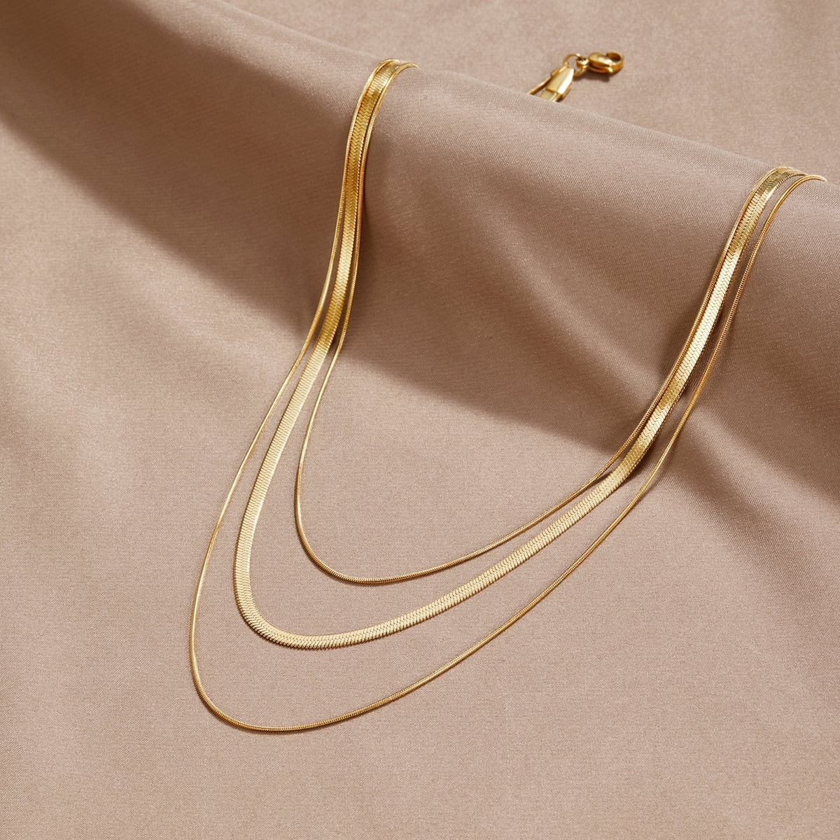Alix – Collier doré à plusieurs rangs