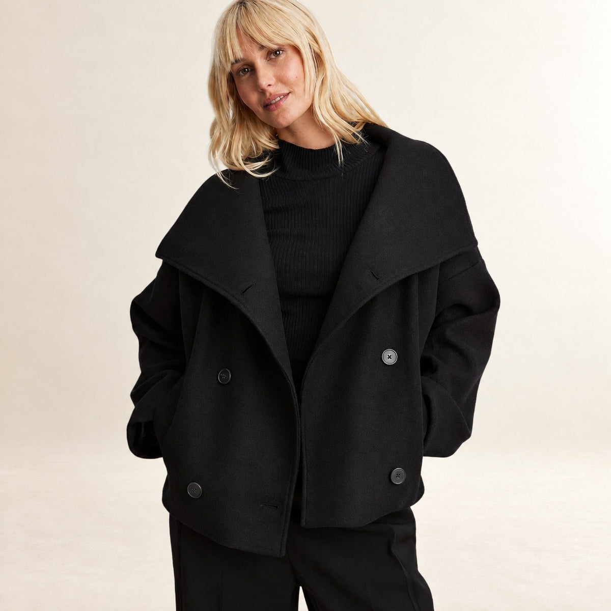 Blazer femme à double boutonnage avec revers larges et coupe droite