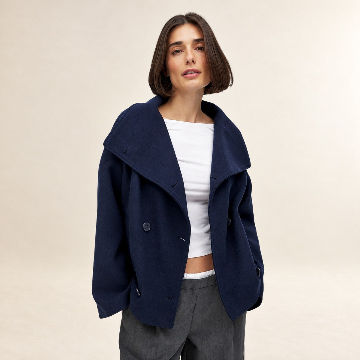 Blazer femme à double boutonnage avec revers larges et coupe droite