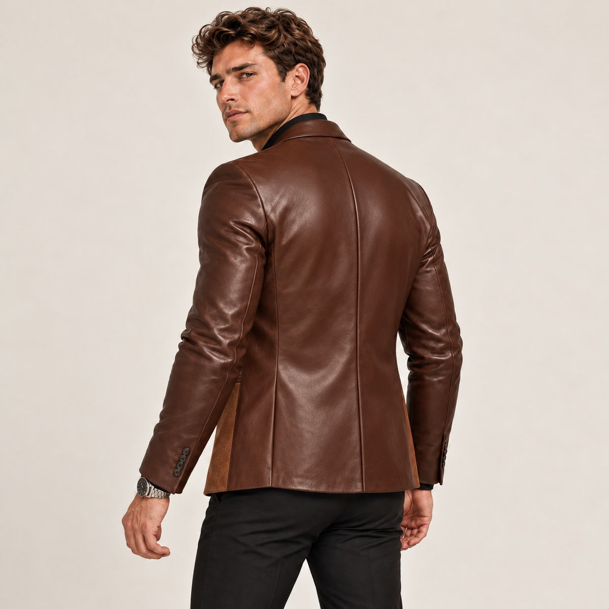 Blazer homme deux tons à coupe ajustée avec revers pointé et design moderne