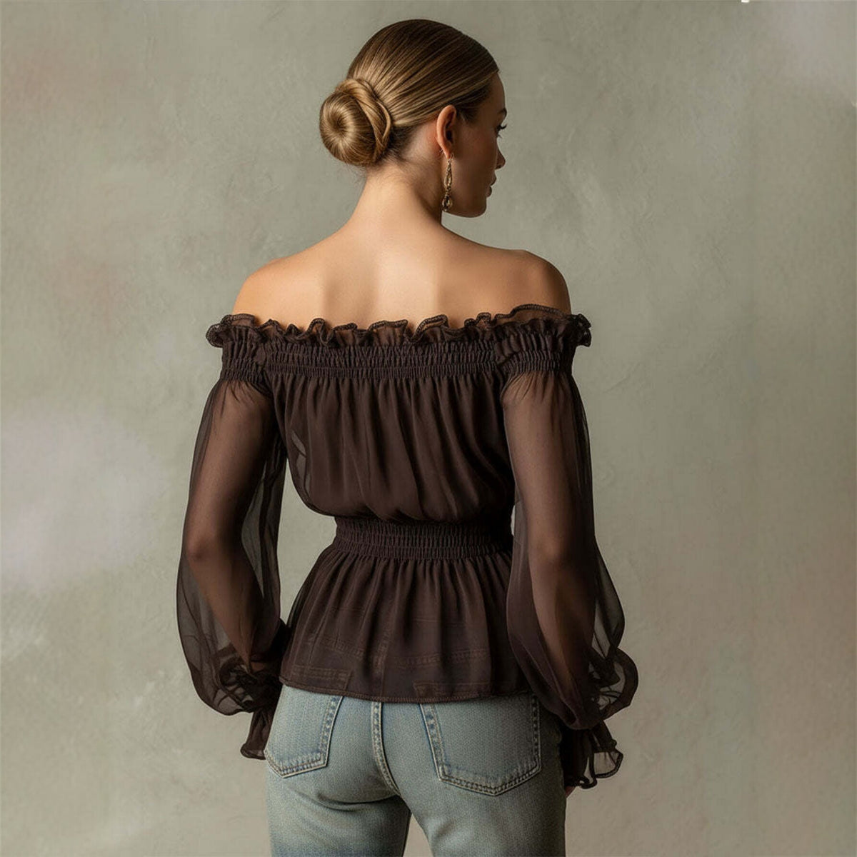 Blouse femme à épaules dénudées avec volants et taille smockée