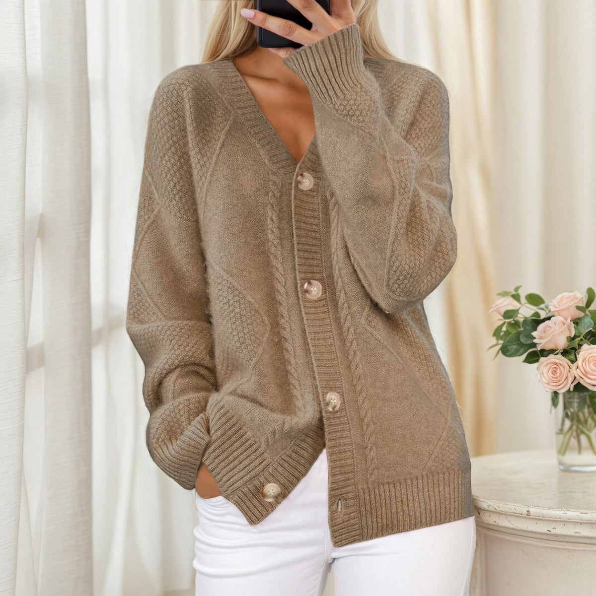 Cardigan femme V-neck boutonnière selon plastron en fil torsadé et motifs diamantés, coupe oversize