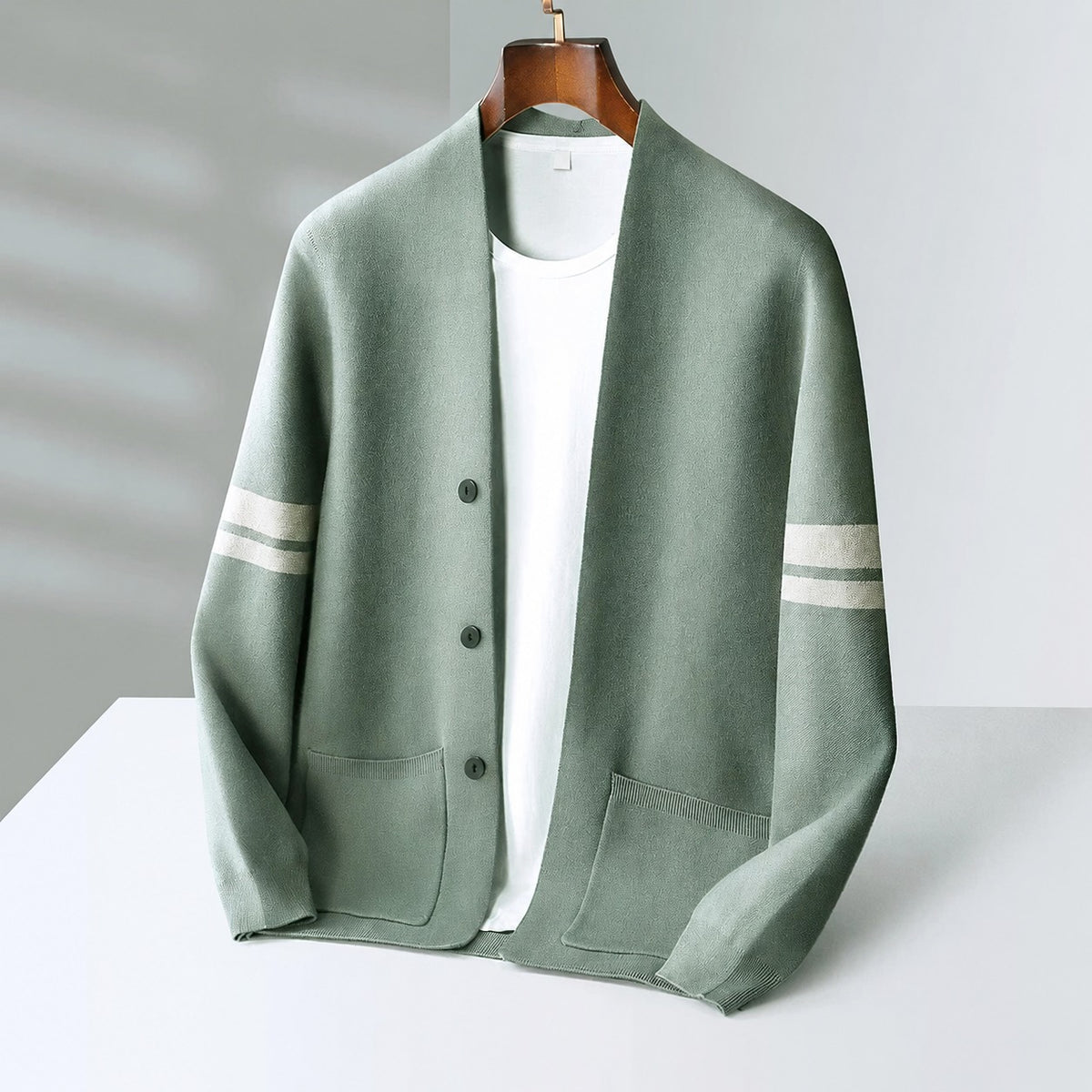 Cardigan homme à boutons à rayures contrastantes coupe décontractée