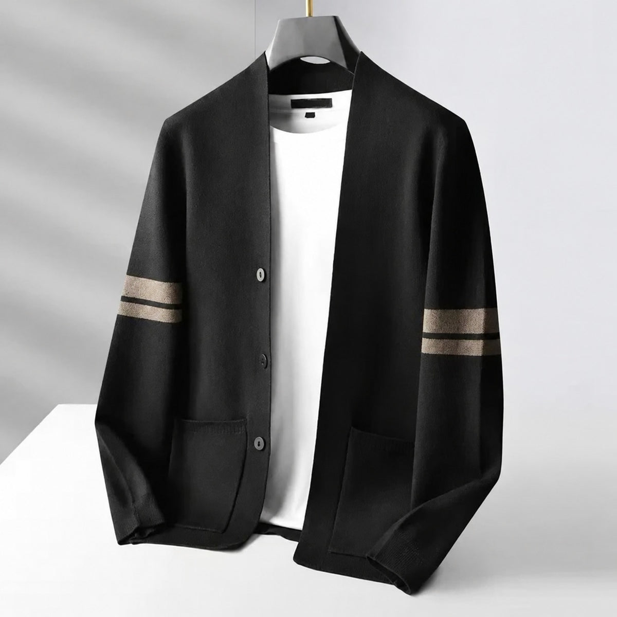 Cardigan homme à boutons à rayures contrastantes coupe décontractée
