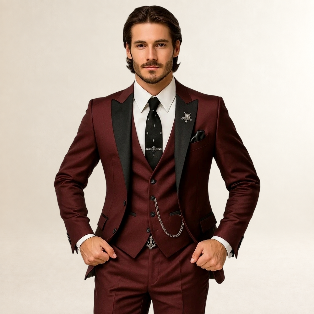 Costume trois pièces homme coupe slim avec revers pointus et gilet assorti