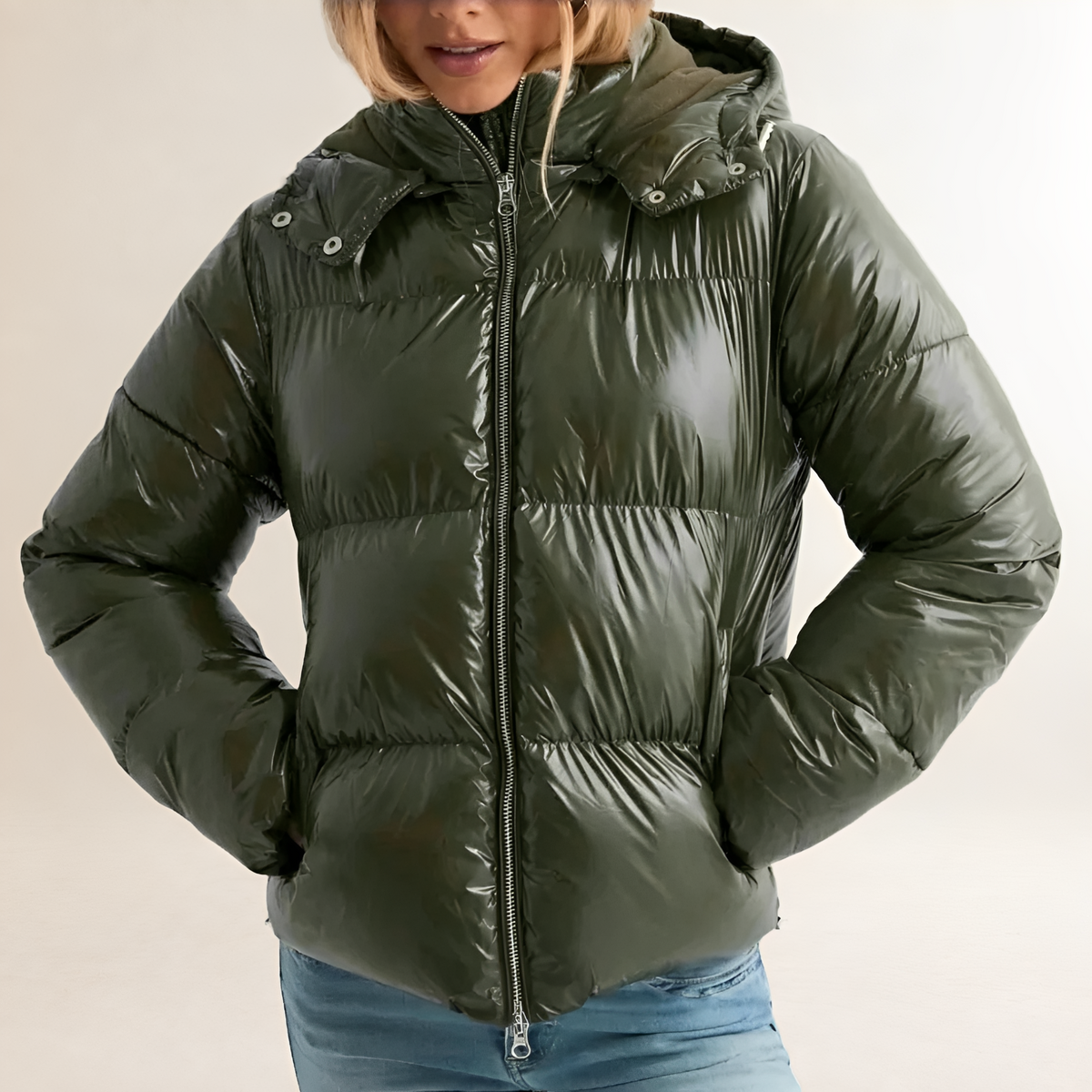 Doudoune femme rembourrée à capuche, zip, motif quilté et coupe régulière