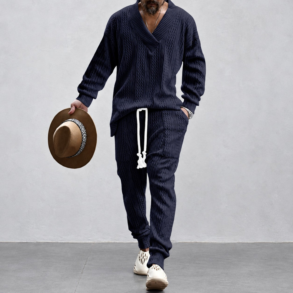 Ensemble athleisure homme à V-neck et pantalon à cordon - coupe décontractée, style sportif