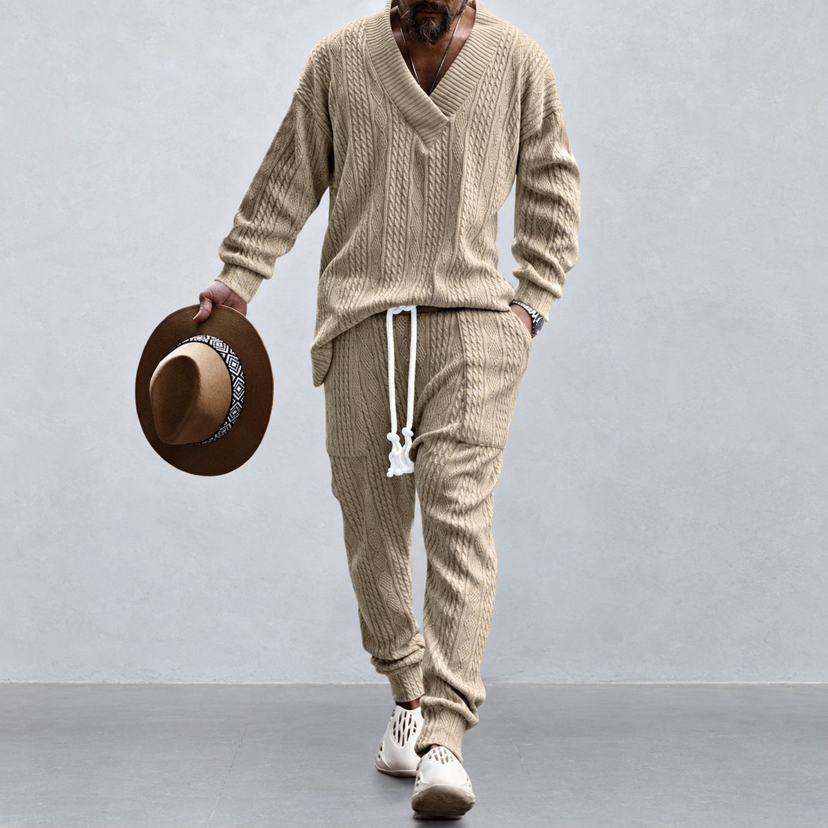 Ensemble athleisure homme à V-neck et pantalon à cordon - coupe décontractée, style sportif