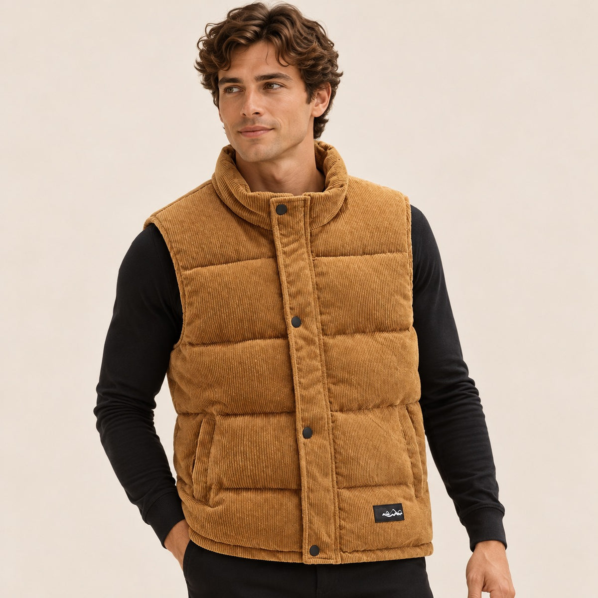Gilet homme matelassé à col montant et fermeture bouton, coupe décontractée