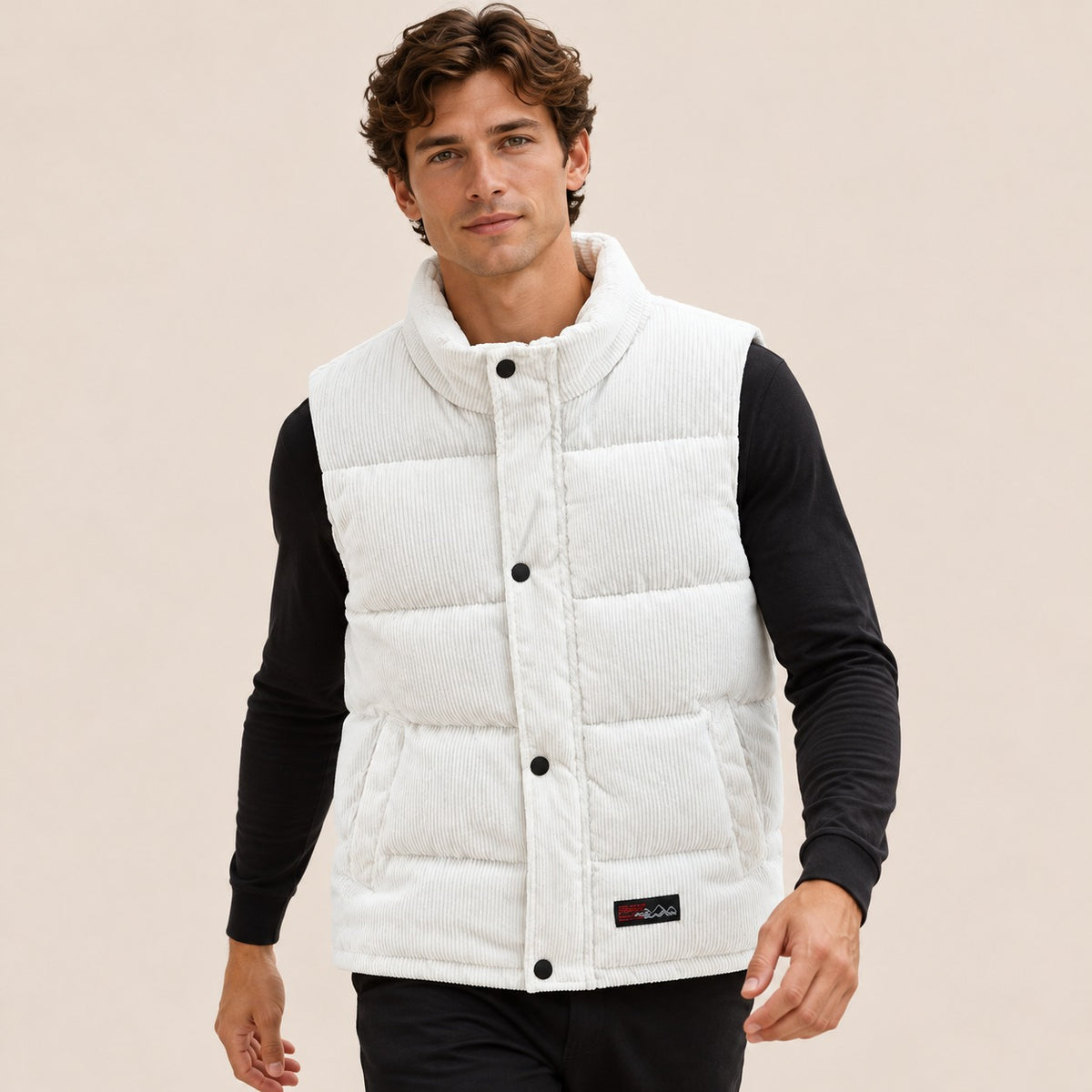 Gilet homme matelassé à col montant et fermeture bouton, coupe décontractée