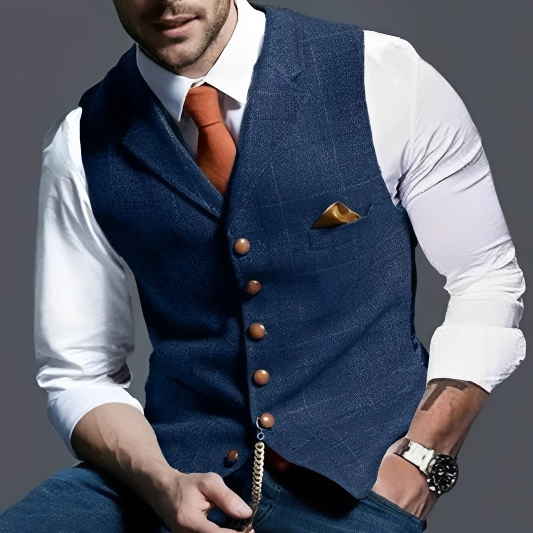 Gilet homme slim, devant à boutons simples, poche poitrine et détail montre-chaîne