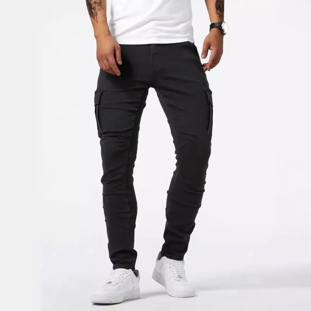 Hommes jeans cargos slim tapered - poches cargo à rabats sur les cuisses avec panneaux articulés et stretch