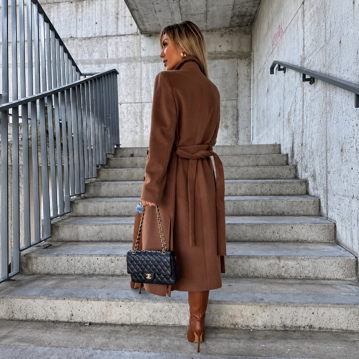 Manteau long pour femmes double-breasté ceinture coupe ajustée