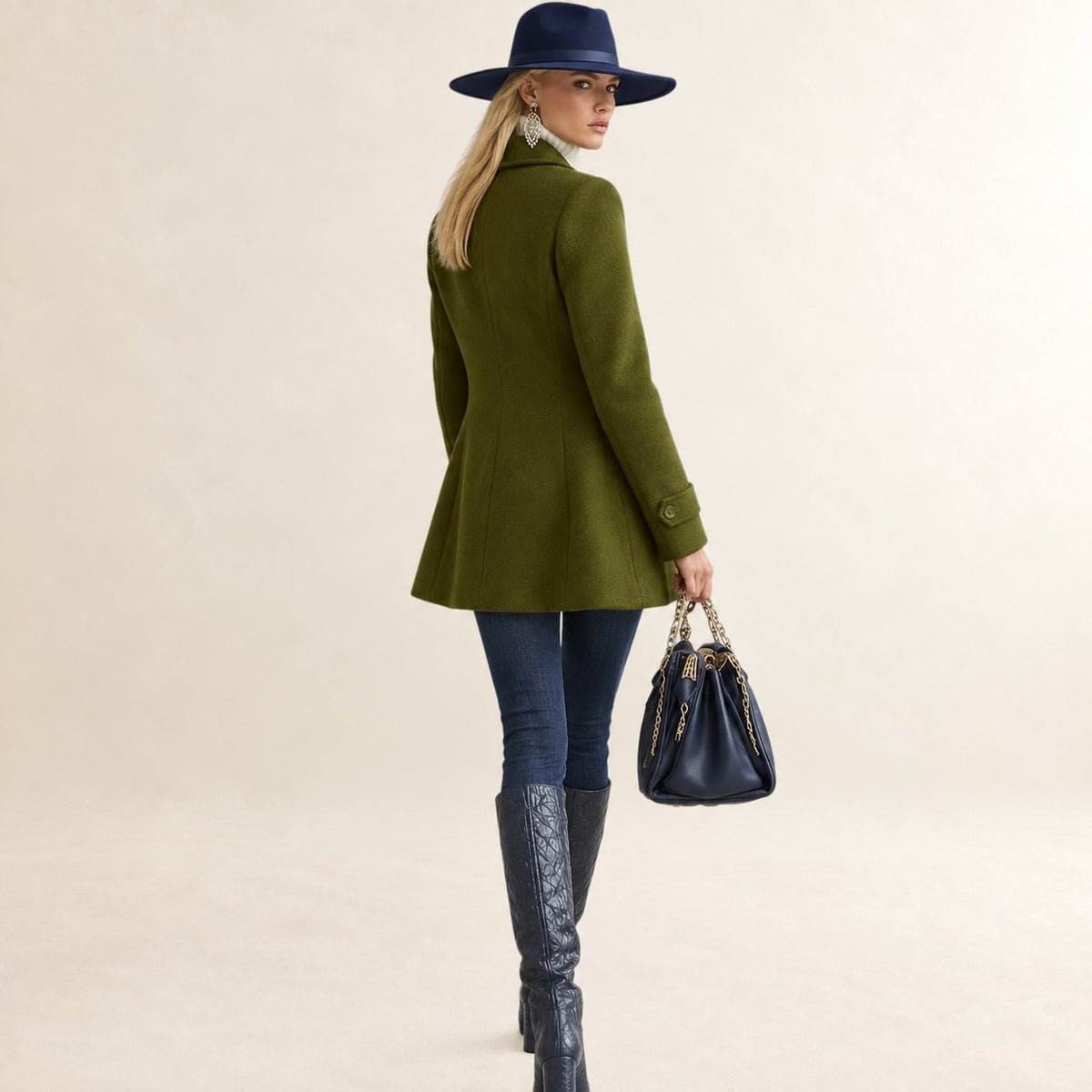 Manteau pour femmes à col à revers et fermeture à boutons, coupe classique