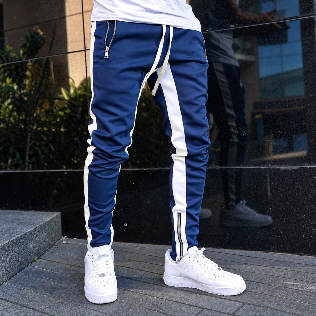 Pantalon jogging homme à rayures contrastantes et poches zippées