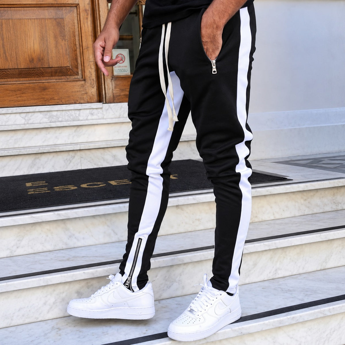 Pantalon jogging homme à rayures contrastantes et poches zippées