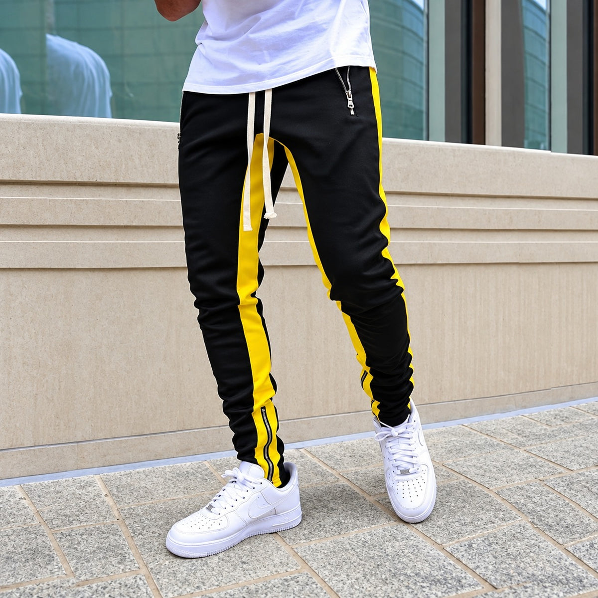Pantalon jogging homme à rayures contrastantes et poches zippées