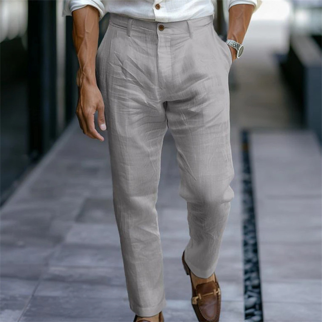 Pantalon pour homme à plis frontaux, coupe ajustée et jambe fuselée, longueur cheville