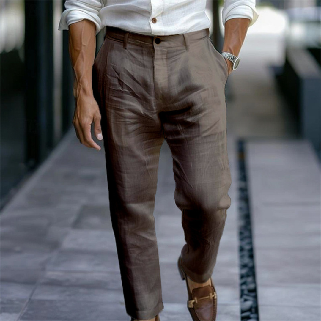 Pantalon pour homme à plis frontaux, coupe ajustée et jambe fuselée, longueur cheville