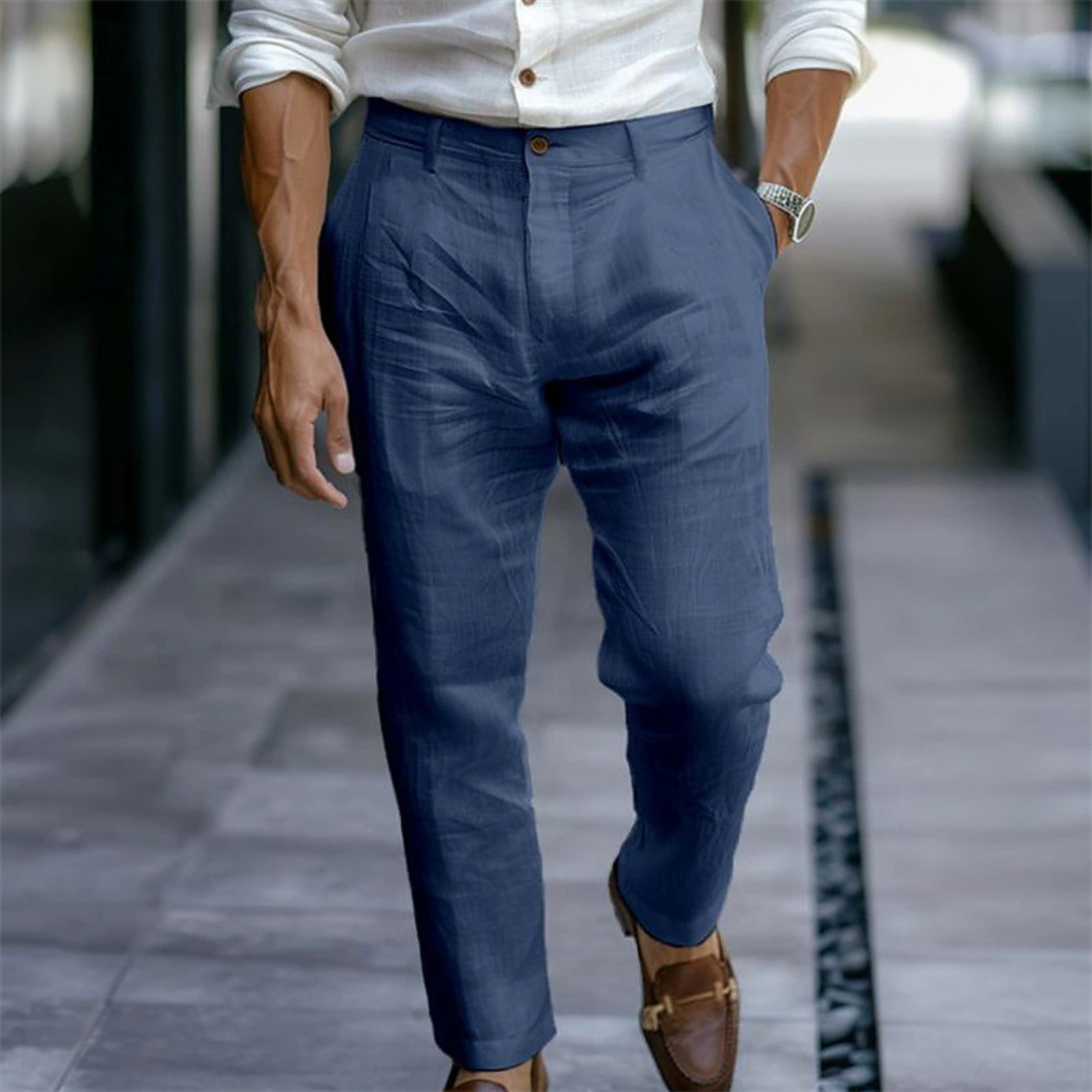 Pantalon pour homme à plis frontaux, coupe ajustée et jambe fuselée, longueur cheville