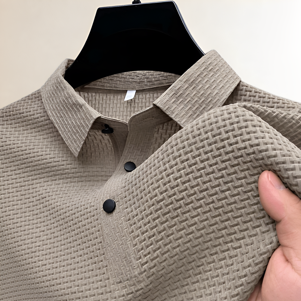 Polo homme à texture panier, col espalier, patte à pressions et coupe classique