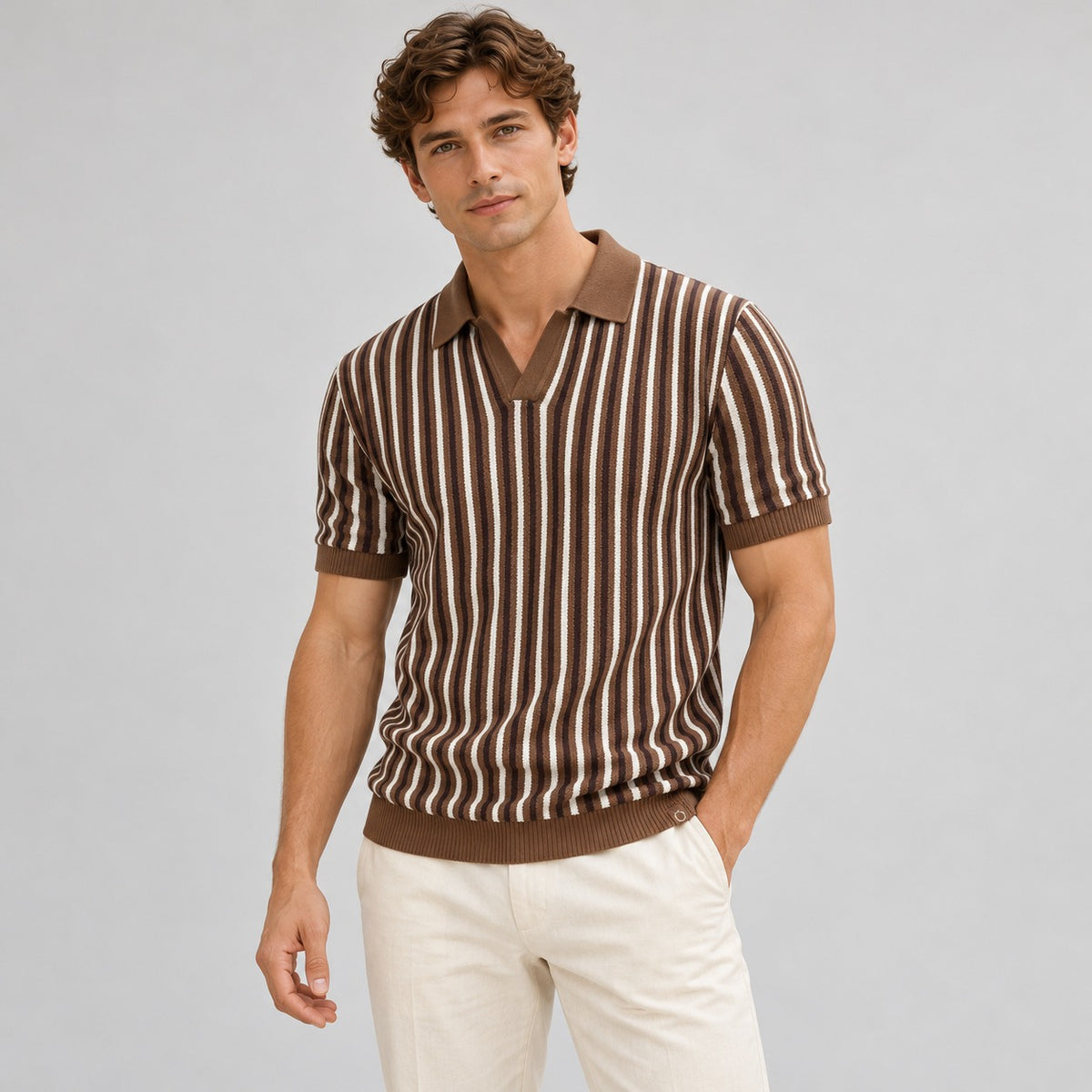 Polos pour hommes à manches courtes col V rayé coupe ajustée