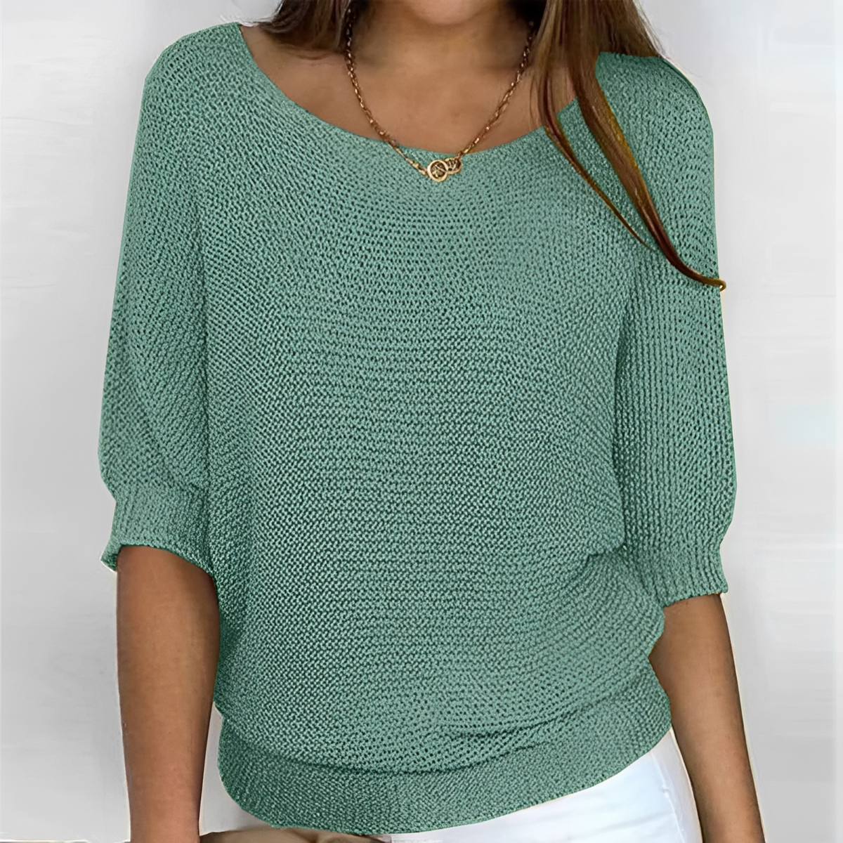 Pull femme à col rond, manches 3/4, coupe ample, bas et poignets côtés