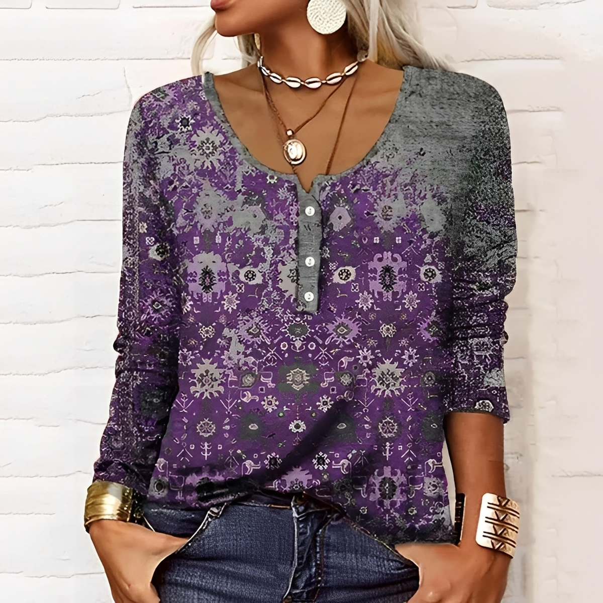 Pull femme à manches longues à fleurs et col boutonné