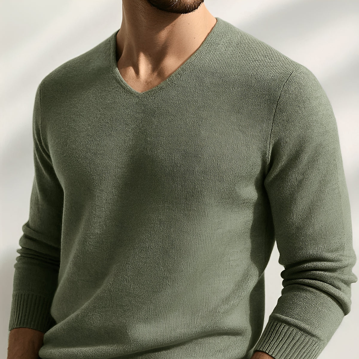 Pull homme col V classique ajusté à manches longues