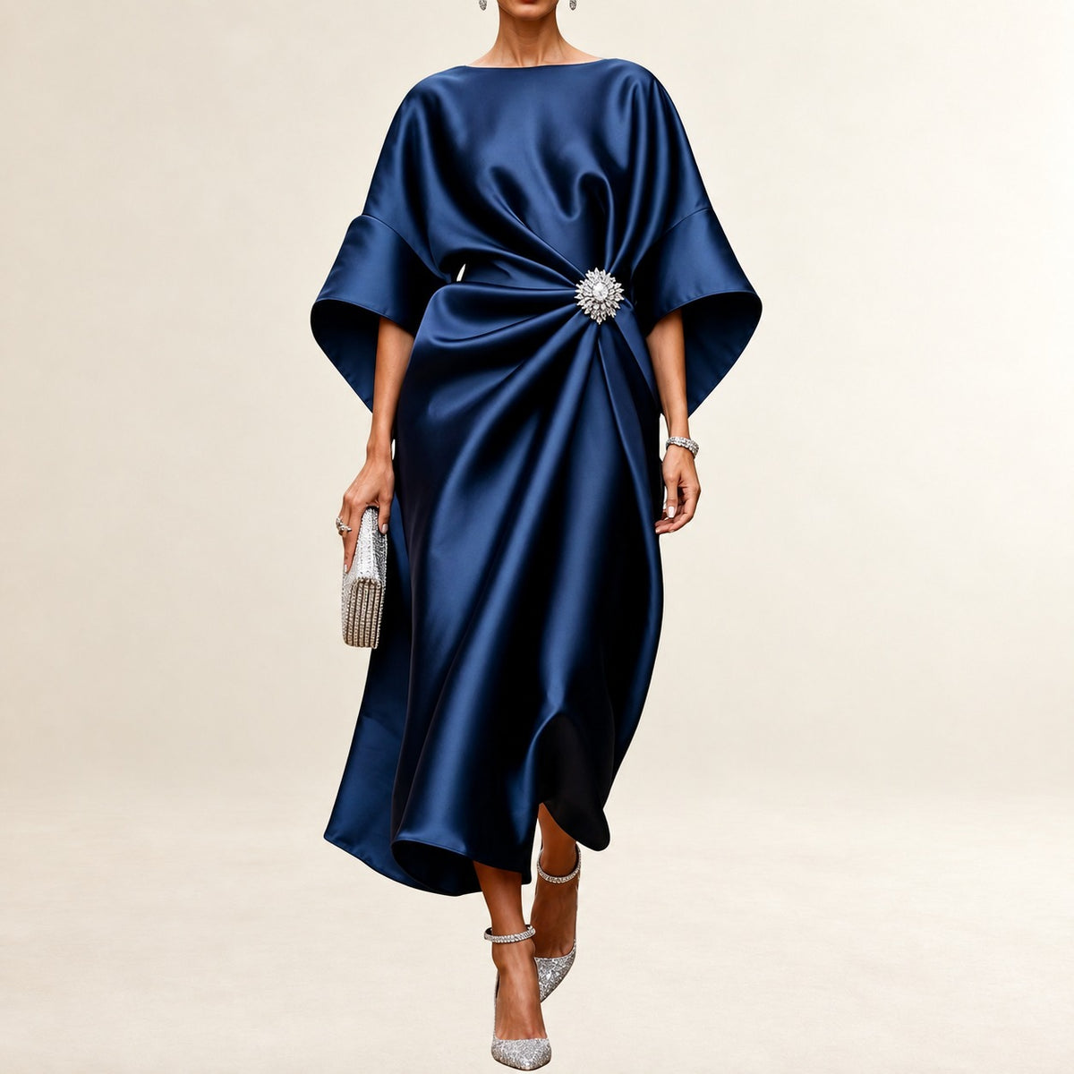 Robe femme col bateau midi à manches kimono larges, drapé et broche modulant la taille