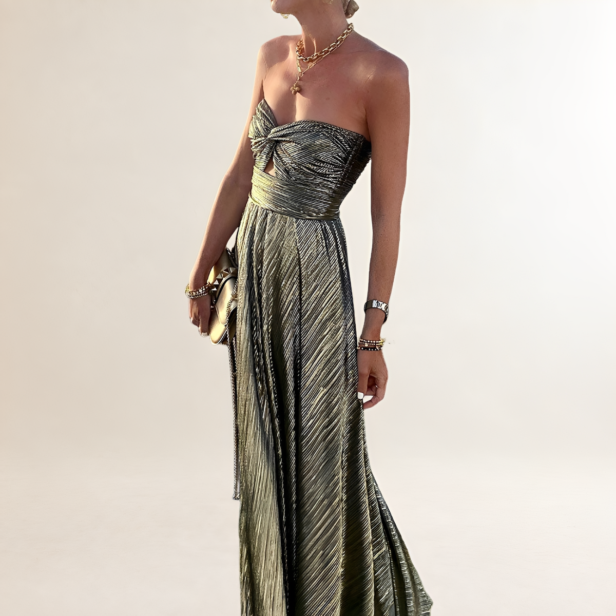 Robe maxi sans bretelles femme, décolleté en cœur torsadé avec ouverture en clé sur le corsage, jupe évasée plissée